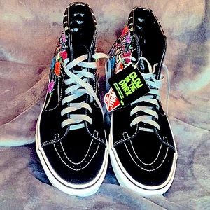 Fans off the wall, dia de Muertos glow in the dark size 10.5